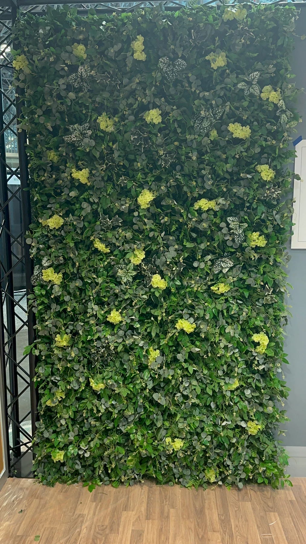 Leen flower wall rental — versatile neutral floral backdrop for New York City events